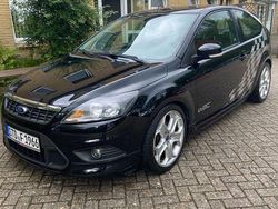 Schwarz Gebraucht 2009 Ford Focus Limousine | 2.550 € (Fairer Preis)