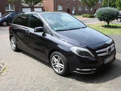 Violet Gebraucht 2014 Mercedes B200 Van / Kleinbus | 14.390 €