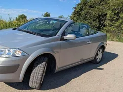 Beige Gebraucht 2004 Renault Mégane Cabriolet Dynamique Cabrio | 2.300 € (Fairer Preis)