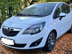 Weiß Gebraucht 2012 Opel Meriva Color Edition Van / Kleinbus | 4.990 € (Fairer Preis)