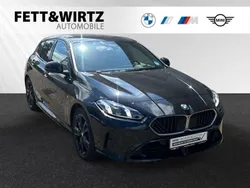 Saphirschwarz metallic Gebraucht 2024 BMW 120 M Sport Kleinwagen | 35.290 € (Superpreis)