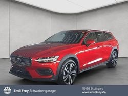 Rot Gebraucht 2023 Volvo V60 CC Plus Kombi | 38.980 € (Fairer Preis)