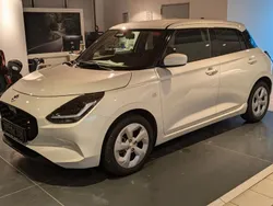 Weiß Gebraucht 2024 Suzuki Swift Comfort Limousine | 17.490 € (Fairer Preis)
