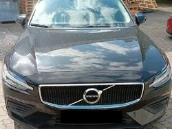 Schwarz Gebraucht 2020 Volvo V60 Momentum Kombi | 17.900 € (Guter Preis)