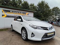 Weiß Gebraucht 2013 Toyota Auris Hybrid Executive Kleinwagen | 12.500 € (Etwas zu teuer)