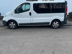 Weiß Gebraucht 2012 Opel Vivaro Van / Kleinbus | 8.900 €