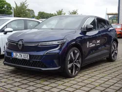 Blau Gebraucht 2022 Renault Mégane Techno Limousine | 27.500 € (Fairer Preis)