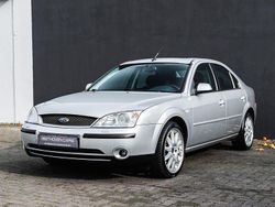 Silber Gebraucht 2002 Ford Mondeo Ghia Limousine | 2.750 € (Etwas zu teuer)