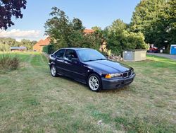 Blau Gebraucht 1995 BMW 316 Kleinwagen | 3.100 €