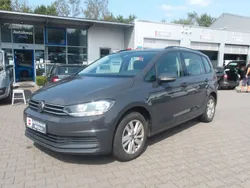 Grau Gebraucht 2022 VW Touran Comfortline Van / Kleinbus | 16.977 € (Guter Preis)