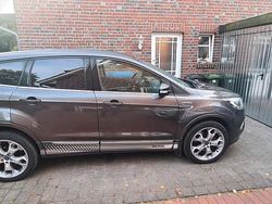 Grau Gebraucht 2017 Ford Kuga Vignale SUV | 13.900 € (Fairer Preis)
