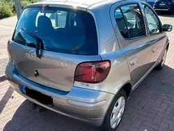 Grau Gebraucht 2004 Toyota Yaris Limousine | 2.300 € (Fairer Preis)