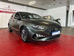 Grau Gebraucht 2023 Hyundai i30 Trend Limousine | 15.900 € (Fairer Preis)