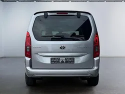 Silber atomic metallic silber atomic metallic Gebraucht 2025 Toyota Proace Verso City Kombi | 30.834 € (Fairer Preis)