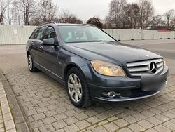 Grau Gebraucht 2009 Mercedes 220 Avantgarde Kombi | 3.900 €