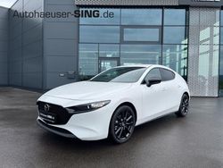 Weiß (arctic white) Neu 2025 Mazda 3 Homura-Line Limousine | 27.390 €