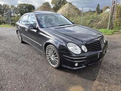 Schwarz Gebraucht 2007 Mercedes E420 AMG Limousine | 4.850 €