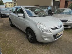 Silber Gebraucht 2012 Hyundai i20 Edition Limousine | 3.699 € (Fairer Preis)
