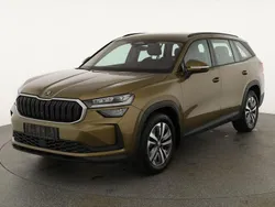 Bronx gold metallic Gebraucht 2024 Skoda Kodiaq Selection SUV | 43.445 € (Superpreis)
