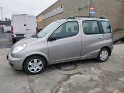 Grau Gebraucht 2005 Toyota Yaris Verso Van / Kleinbus | 2.550 € (Etwas zu teuer)