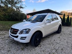 Weiß Gebraucht 2010 Mercedes ML350 Edition SUV | 10.500 €