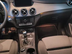 Grau Gebraucht 2018 Mercedes B180 Van / Kleinbus | 12.900 € (Guter Preis)