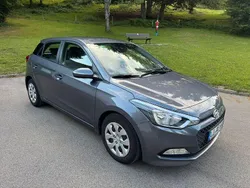 Grau Gebraucht 2015 Hyundai i20 Trend Limousine | 7.250 € (Superpreis)