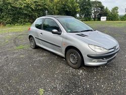 Grau Gebraucht 1999 Peugeot 206 Premium Limousine | 1.700 € (Fairer Preis)