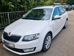 Weiß Gebraucht 2014 Skoda Octavia Active Kombi | 5.900 € (Guter Preis)