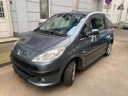 Grau Gebraucht 2005 Peugeot 1007 Van / Kleinbus | 3.750 € (Fairer Preis)