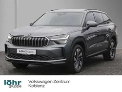 Graphitegrau metallic Gebraucht 2024 Skoda Kodiaq Selection SUV | 48.480 € (Fairer Preis)