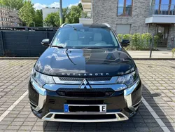 Schwarz Gebraucht 2019 Mitsubishi Outlander P-HEV Top SUV | 24.500 € (Etwas zu teuer)