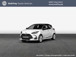 Schneeweiß Gebraucht 2022 Toyota Yaris Business Edition Limousine | 18.990 €