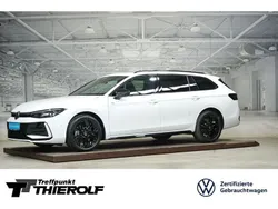 Pure white Gebraucht 2024 VW Passat R-line Kombi | 46.880 €