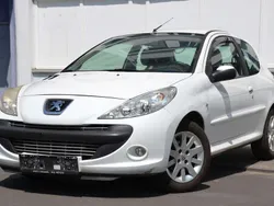 Weiss Gebraucht 2011 Peugeot 206 Basis Kleinwagen | 2.200 € (Fairer Preis)