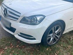 Weiß Gebraucht 2011 Mercedes C300 Kombi | 7.900 €