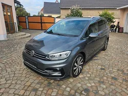 Grau Gebraucht 2020 VW Touran Highline Van / Kleinbus | 25.500 € (Fairer Preis)