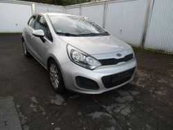 Silber Gebraucht 2012 Kia Rio Spirit Limousine | 5.890 € (Etwas zu teuer)