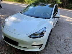 Weiß Gebraucht 2022 Tesla Model 3 Standard Range Plus Limousine | 28.990 € (Fairer Preis)