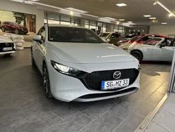 Weiß Gebraucht 2024 Mazda 3 Exclusive-Line Limousine | 24.990 € (Guter Preis)