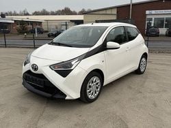 Weiß Gebraucht 2020 Toyota Aygo X-play Kleinwagen | 7.900 € (Guter Preis)