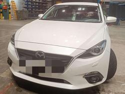 Weiß Gebraucht 2016 Mazda 3 Edition Limousine | 9.900 € (Fairer Preis)