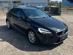 Schwarz Gebraucht 2016 Volvo V40 CC Momentum Kombi | 10.750 € (Guter Preis)