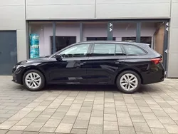 Black magic perleffekt (metallic) Gebraucht 2024 Skoda Octavia Selection Kombi | 32.950 € (Fairer Preis)
