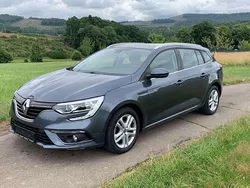Grau Gebraucht 2020 Renault Mégane GrandTour Business Kombi | 15.900 € (Fairer Preis)