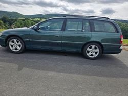 Grün Gebraucht 2001 Opel Omega Edition Kombi | 2.900 €