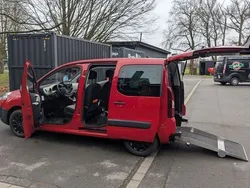 Rot Gebraucht 2014 Peugeot Partner Tepee Active Van / Kleinbus | 16.500 €