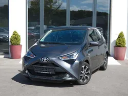 Grau Gebraucht 2021 Toyota Aygo X-play Kleinwagen | 8.450 € (Guter Preis)