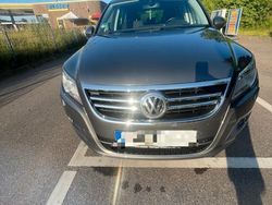 Grau Gebraucht 2010 VW Tiguan Freestyle SUV | 11.900 € (Etwas zu teuer)