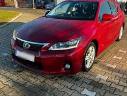 Rot Gebraucht 2012 Lexus CT200h Kleinwagen | 12.900 €